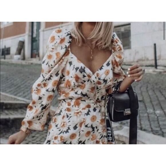 Zara Daisy Pattern Peasant Blouse Floral V Neck Puff Sleeves Size S - Picture 1 of 11